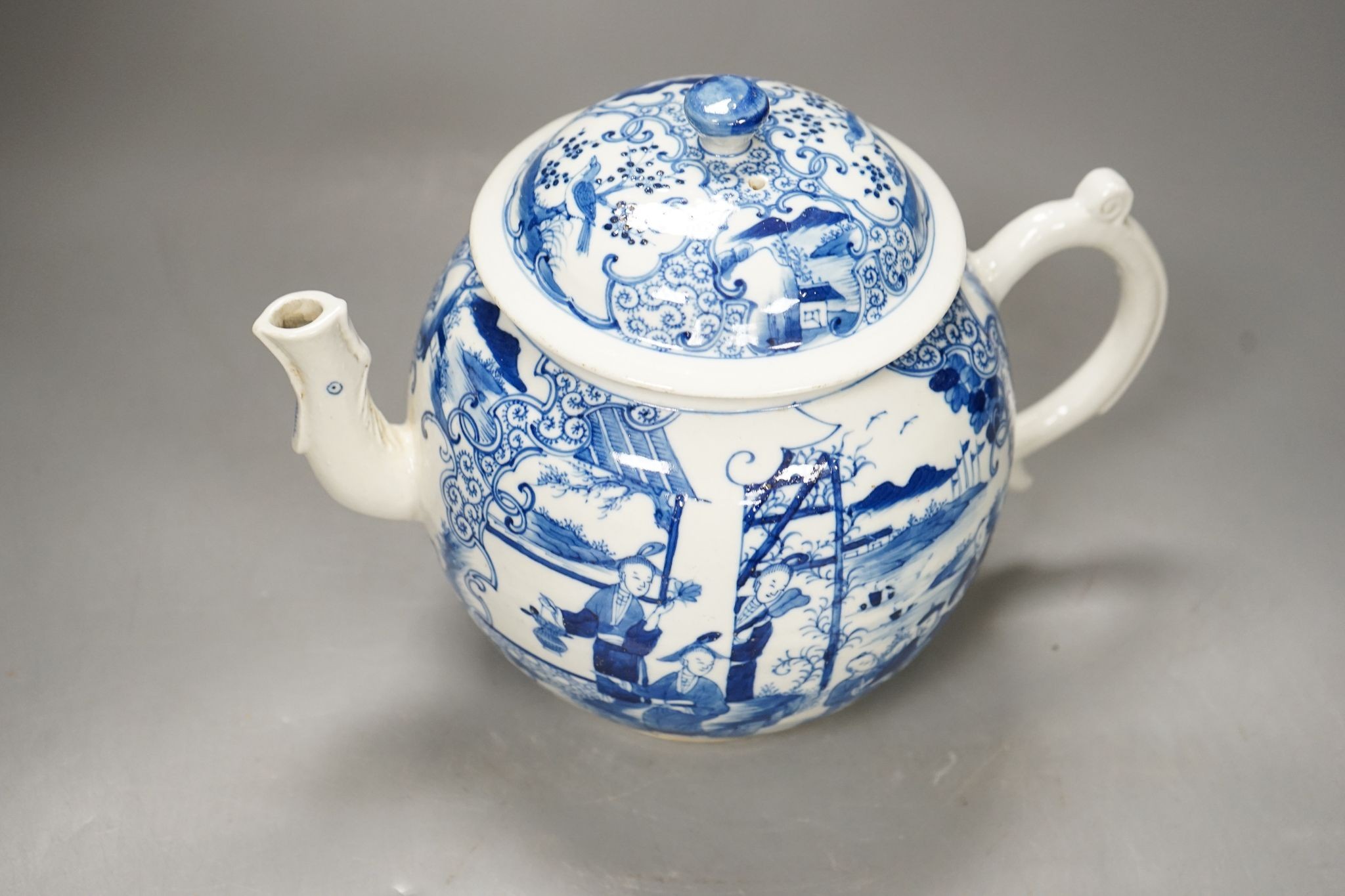 A large Chinese blue and white wine pot, 20cm